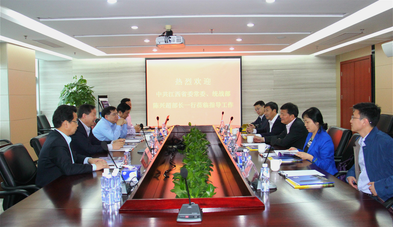 中共江西省委常委、統(tǒng)戰(zhàn)部部長陳興超一行到訪方大集團(tuán)