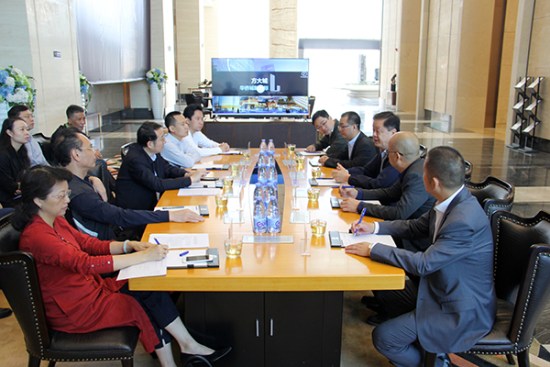 深圳市南山區(qū)委書記王強(qiáng)、區(qū)長曾湃一行調(diào)研方大城